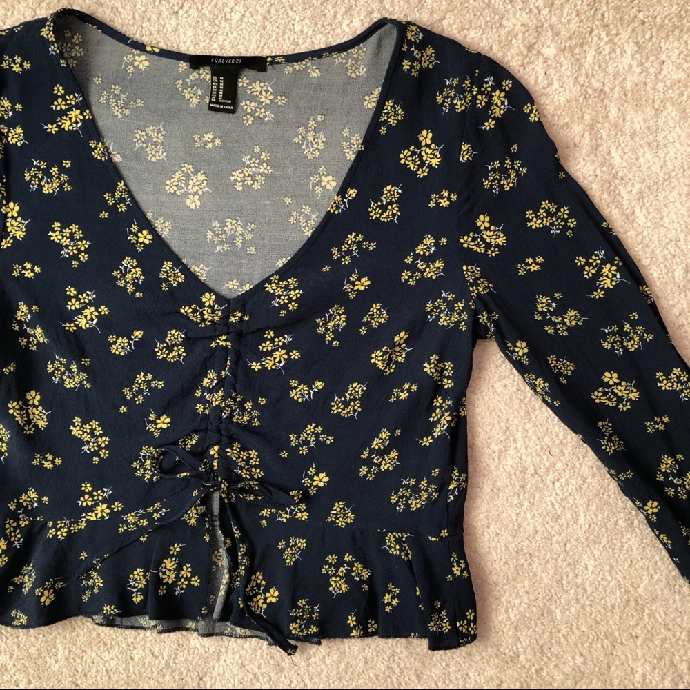F21 Navy Blue Floral Cropped Ruffle Blouse - Picture 4 of 7